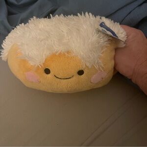 Squishable smacker cinnamon roll NWT